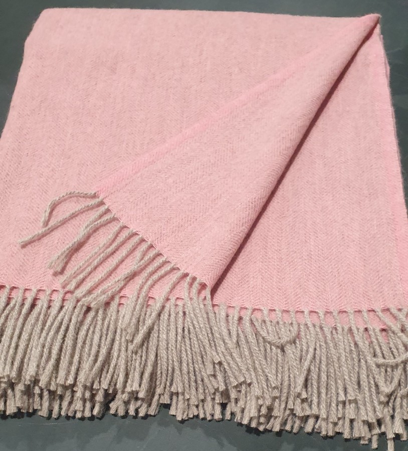  „Classic 7-18“ -  ružavos spalvos merino vilnos pledas rusvais kutais