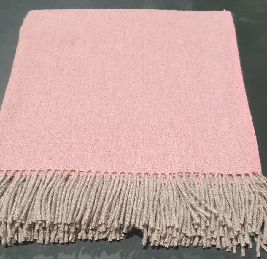  „Classic 7-18“ -  ružavos spalvos merino vilnos pledas rusvais kutais