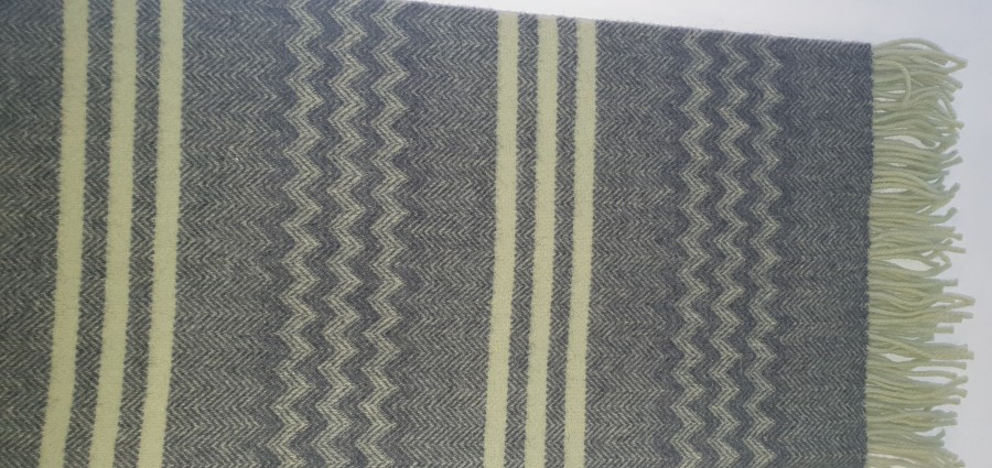  „Laguna 8-06“  Pure New Wool throw in greenish and grey