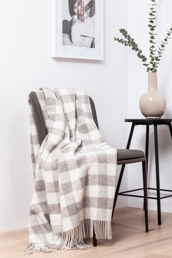 "Eli 1-00" Pure New Wool throw  in white and beige checkers